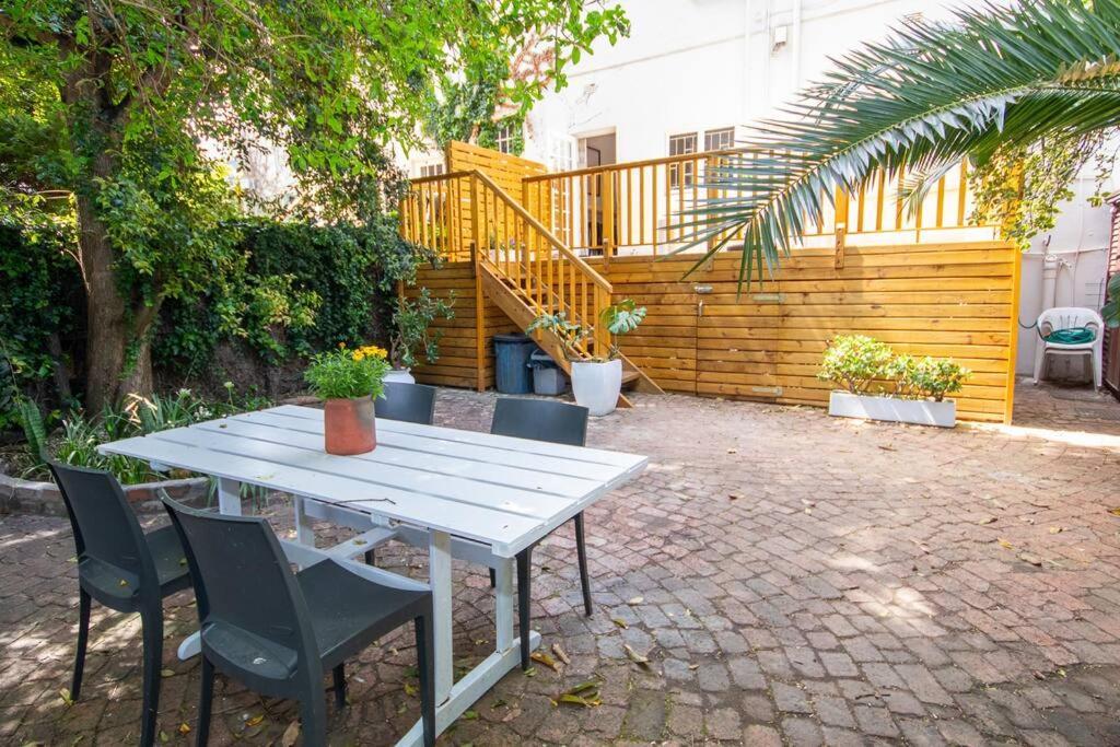 Outdoor Pleasure, Sea Point. * Cape Town