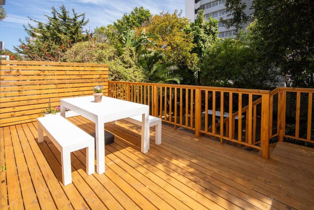 Outdoor Pleasure, Sea Point. Apartment